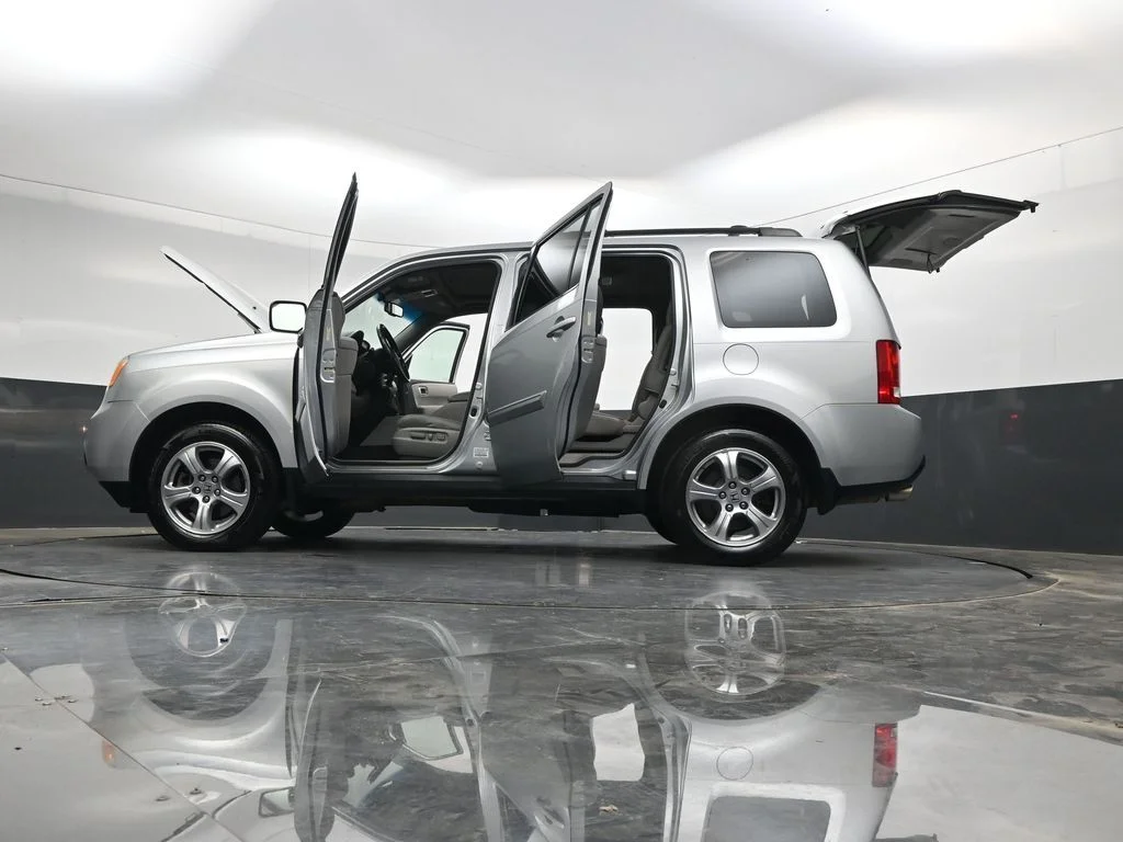 Used 2012 Polished Metal Metallic Honda EX-L image 36