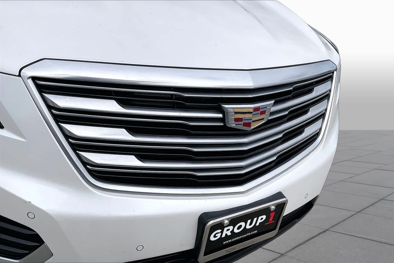 Used 2018 Crystal White Tricoat Cadillac Luxury FWD image 30
