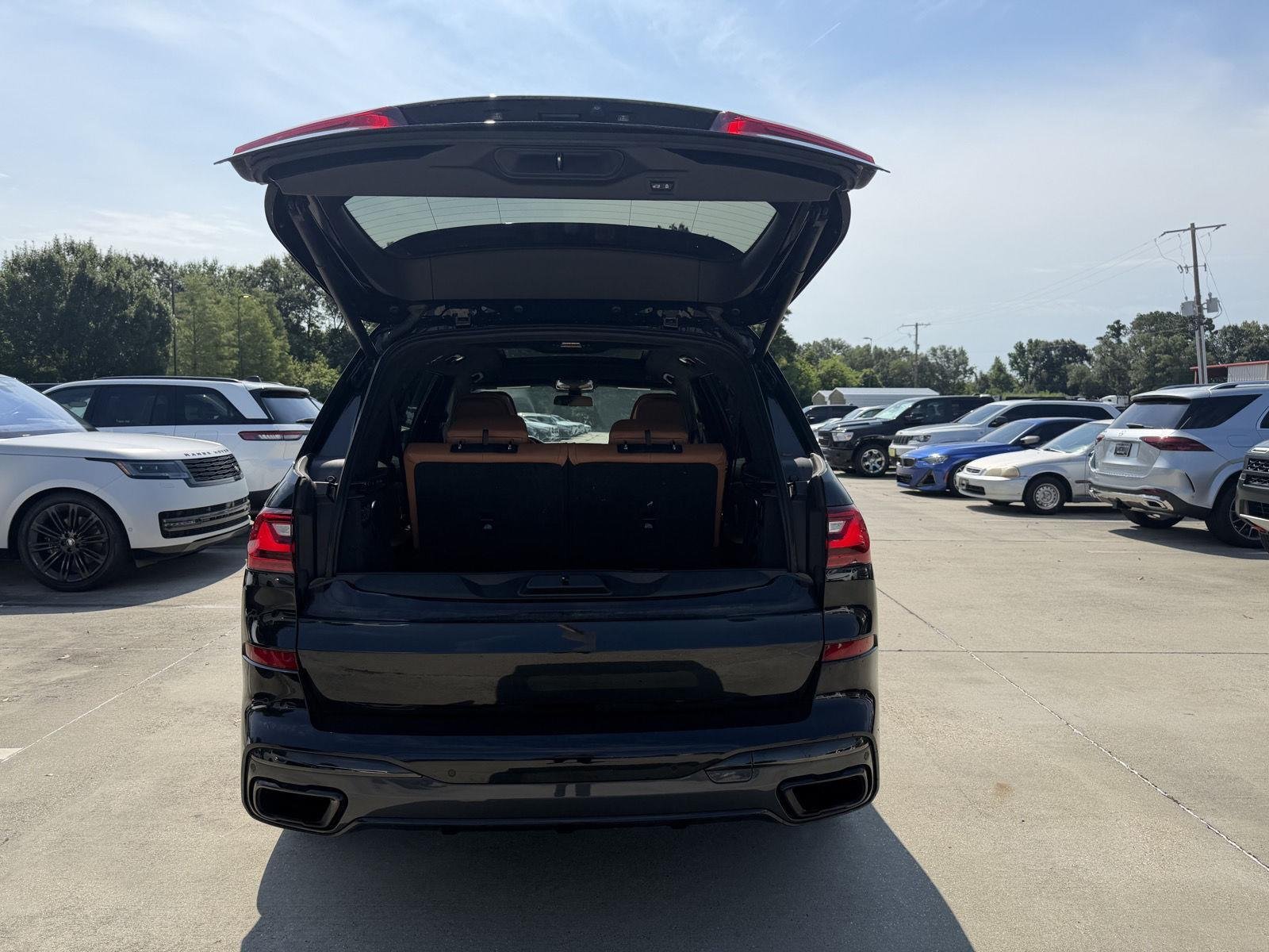 Used 2021 Black Sapphire Metallic BMW M50i image 24