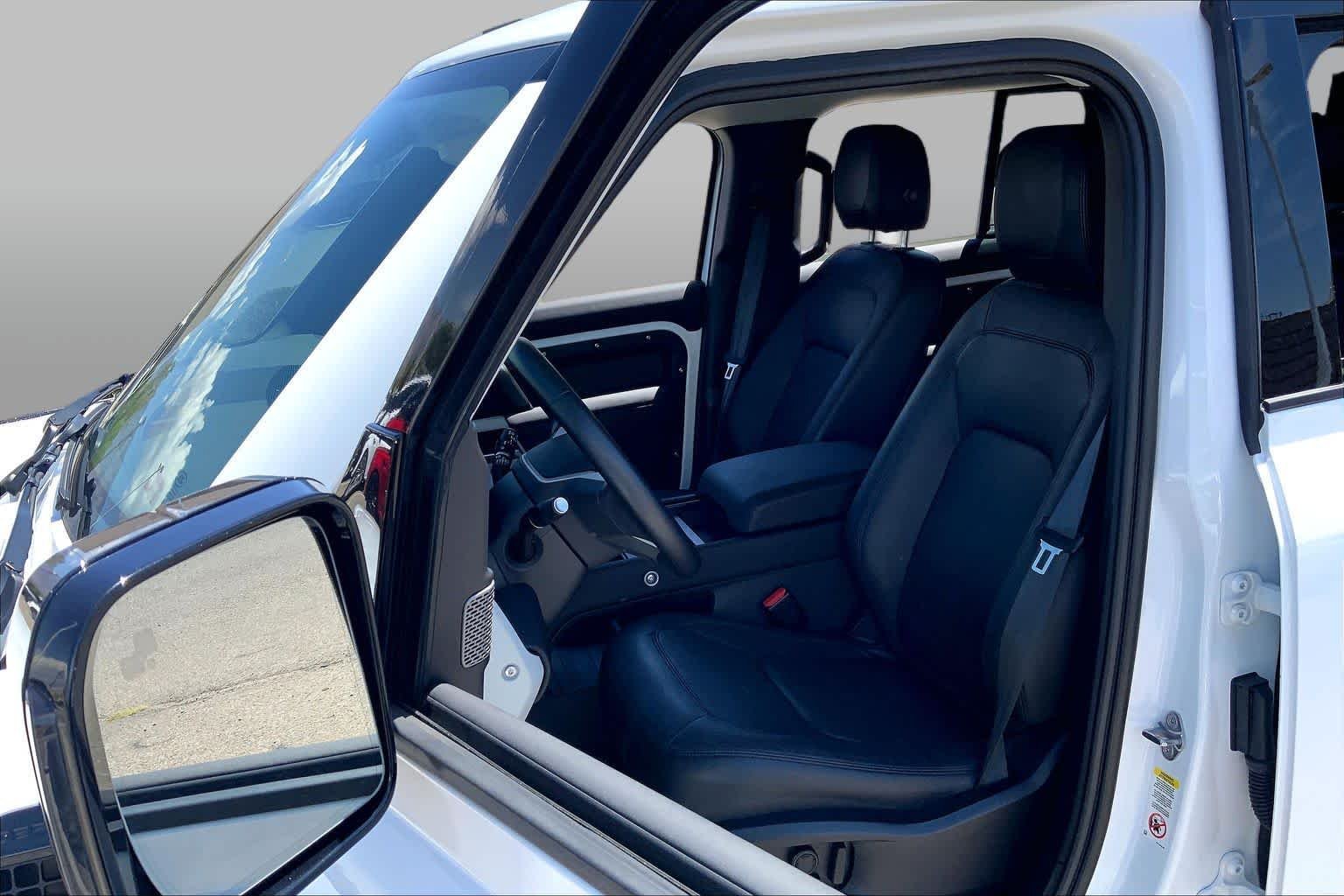 Used 2024 Fuji White Land Rover S image 7