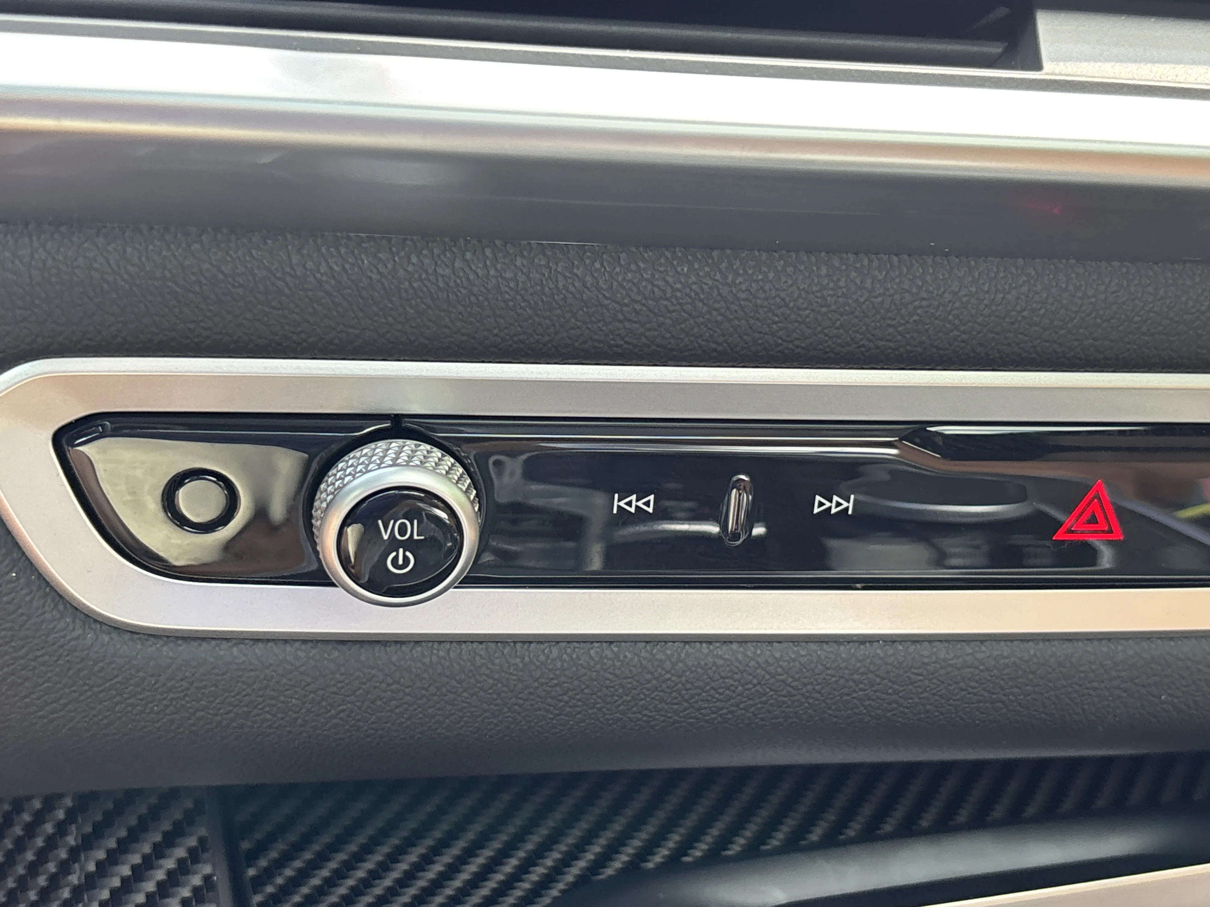 Certified Used 2025 Mineral White Metallic BMW M60i image 44