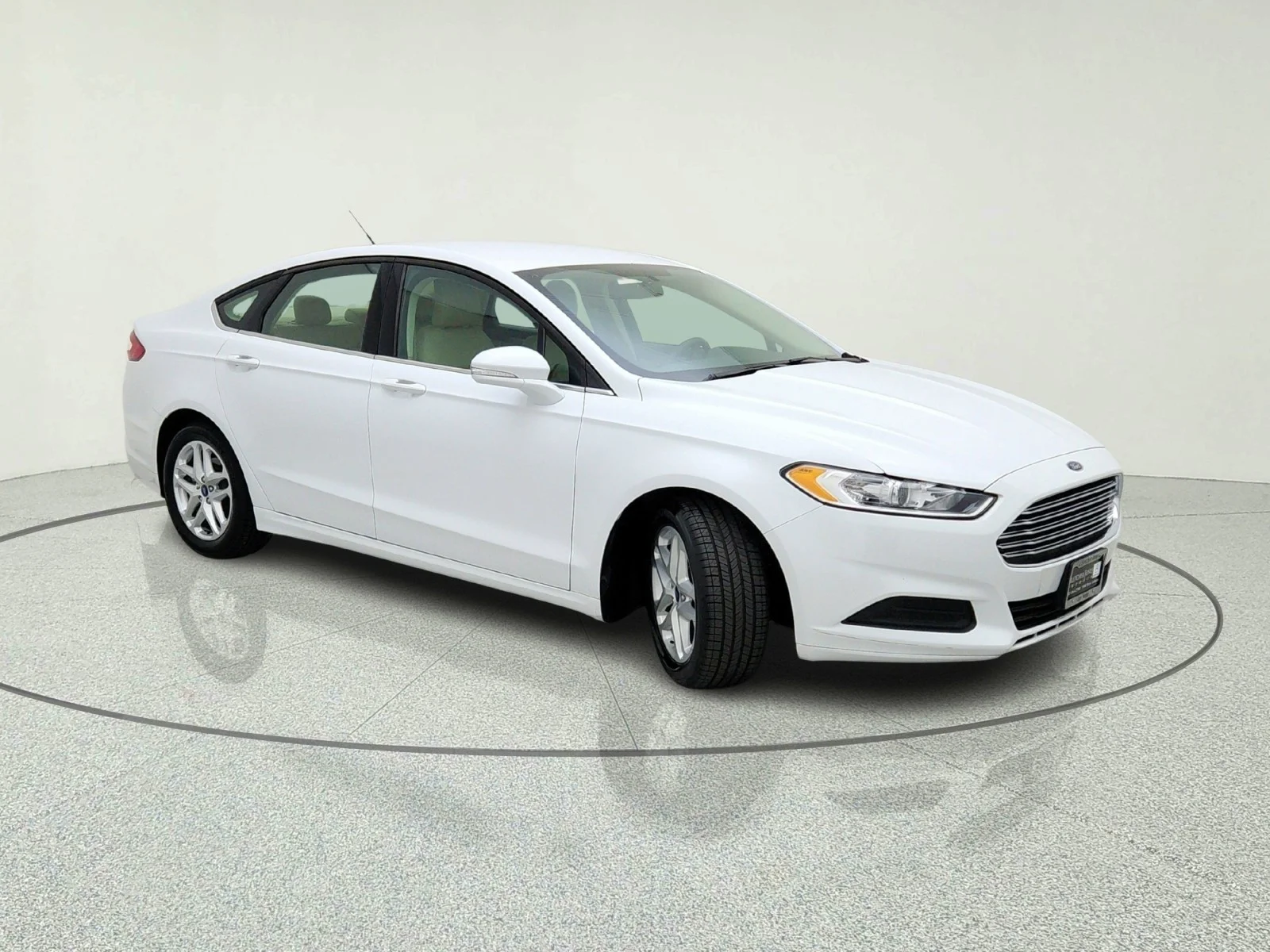 Used 2015 Oxford White Ford SE image 9