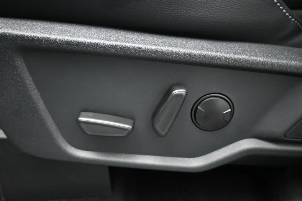 New 2026 Avalanche Gray Ford Outer Banks image 10