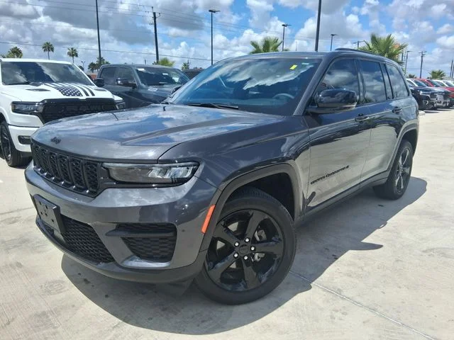 Used 2025 Gray Jeep Altitude X image 3
