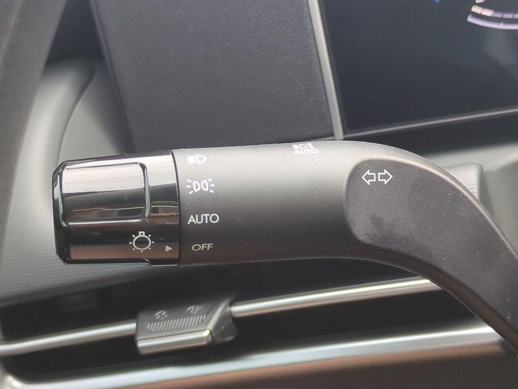New 2027 Gray Hyundai SE FWD image 28