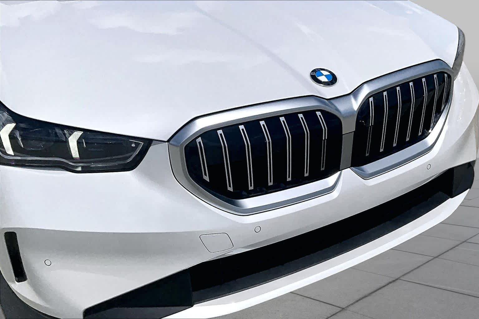 Used 2026 Mineral White Metallic BMW 530i image 28
