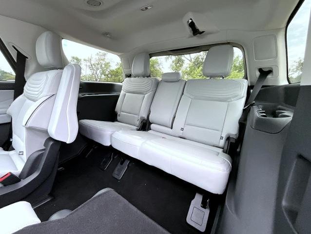 New 2027 Star White Metallic Tri-Coat Ford Platinum image 56
