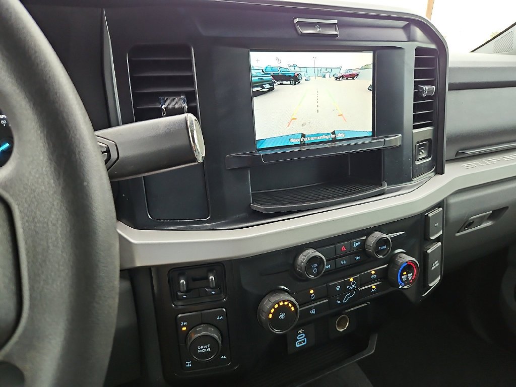 Used 2025 Oxford White Ford XLT image 23