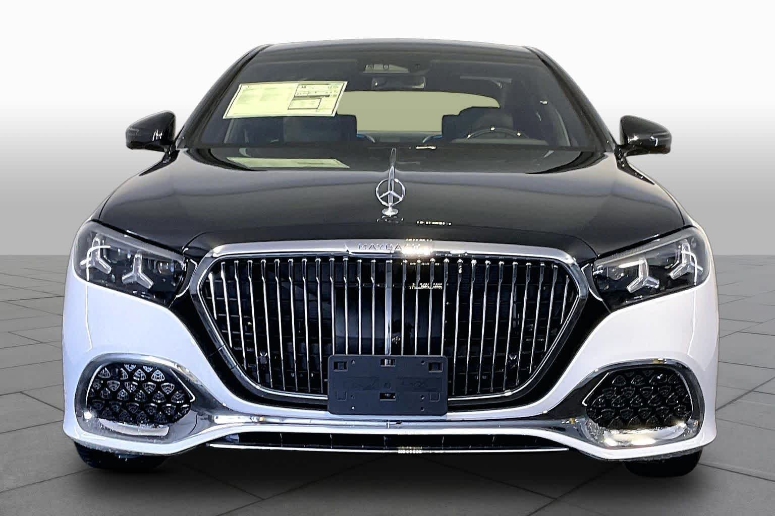 New 2027 MANUFAKTUR Moonlight White Metallic Mercedes-Benz Maybach S 580 image 2
