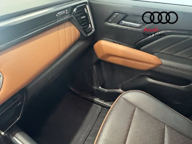 Used 2023 White GMC AT4 image 33
