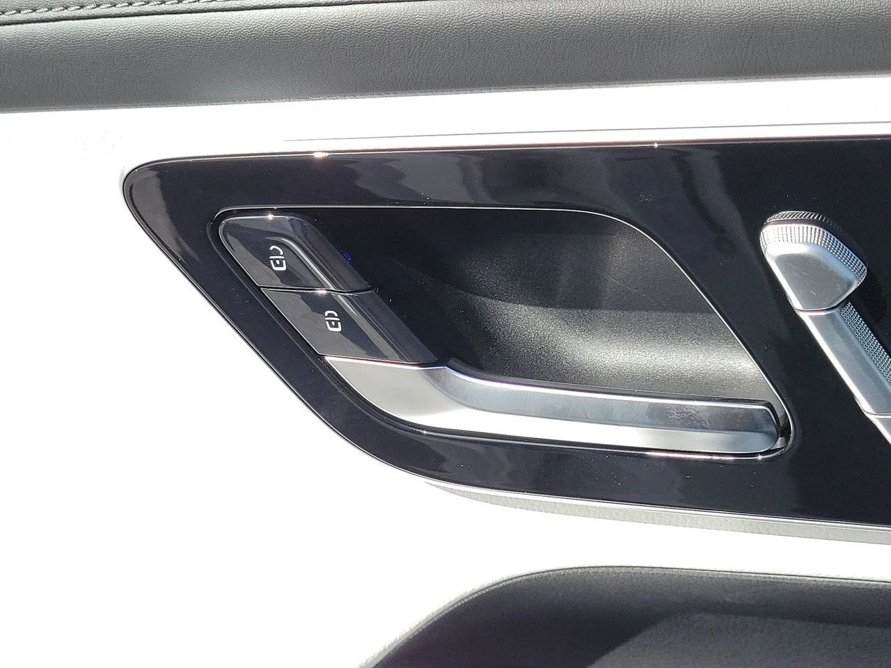 New 2027 Polar White Mercedes-Benz GLC 300 image 25