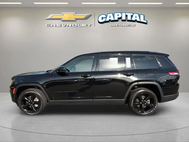 Used 2024 Black Jeep Altitude X 4x4 image 40