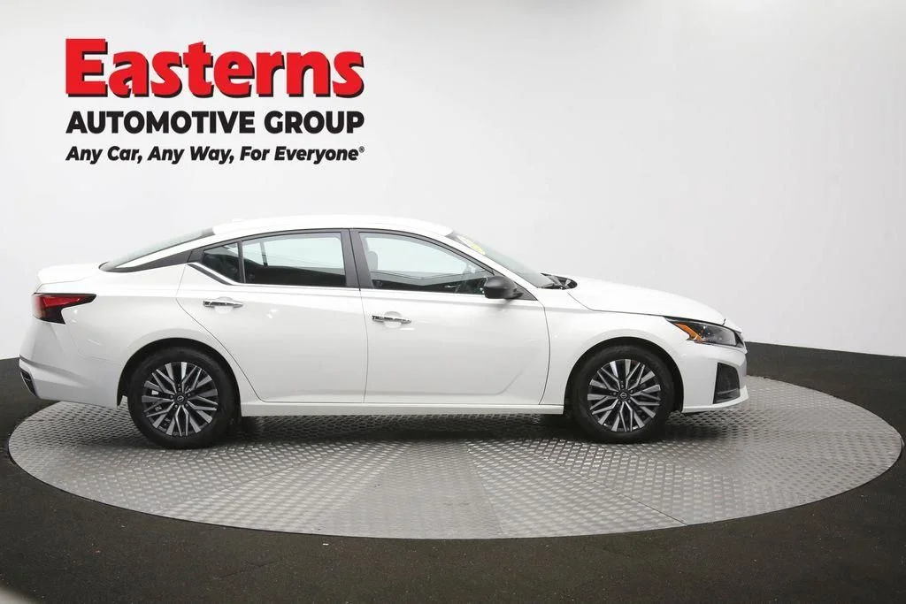 Used 2025 White Nissan 2.5 SV image 48