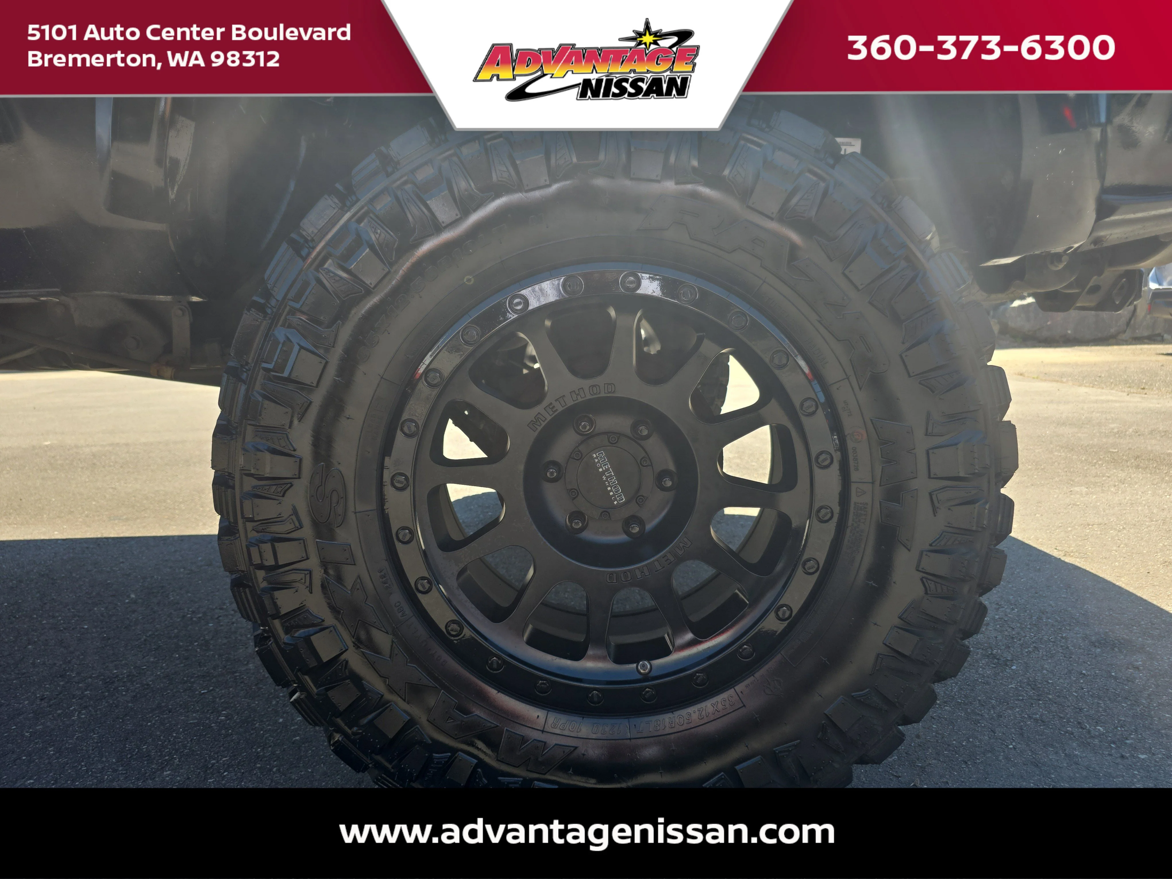 Used 2018 Midnight Black Metallic Toyota SR5 image 30
