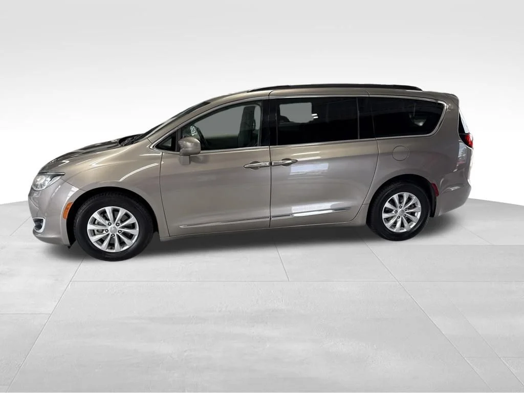 Used 2017 Gray Chrysler Touring L image 2