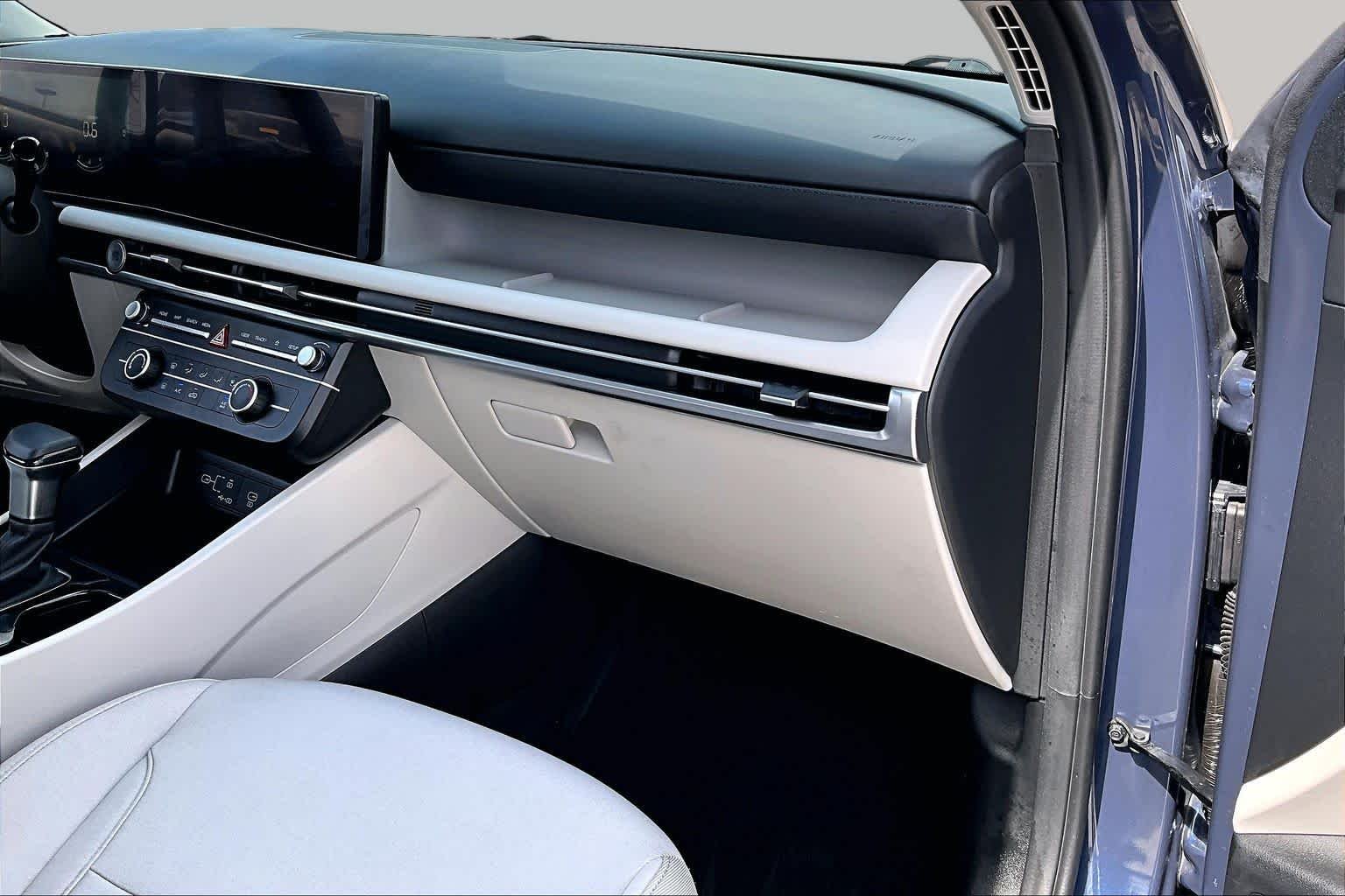 Used 2025 Atlantis Blue Hyundai SE image 17