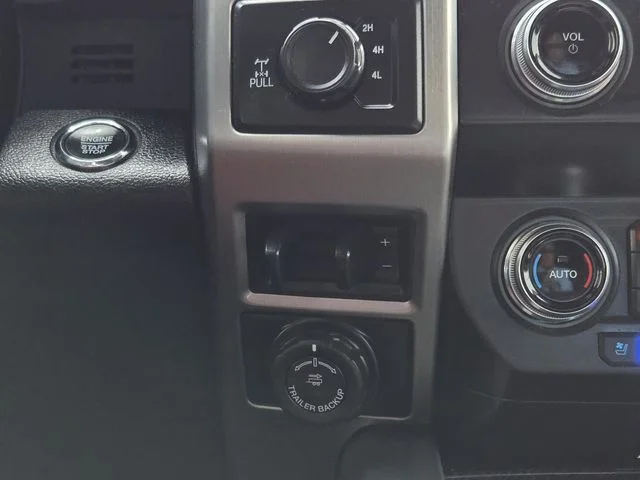 Used 2021 White Metallic Ford Platinum image 17
