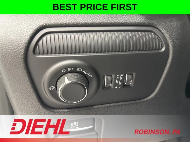 New 2026 Bright White Clear-Coat Exterior Paint Jeep Limited Altitude image 29
