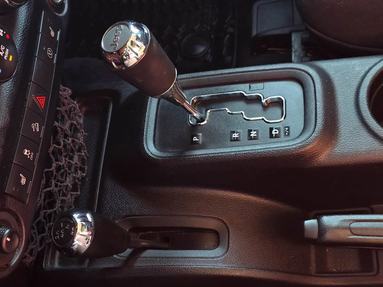 Used 2016 Black Jeep Sahara image 13