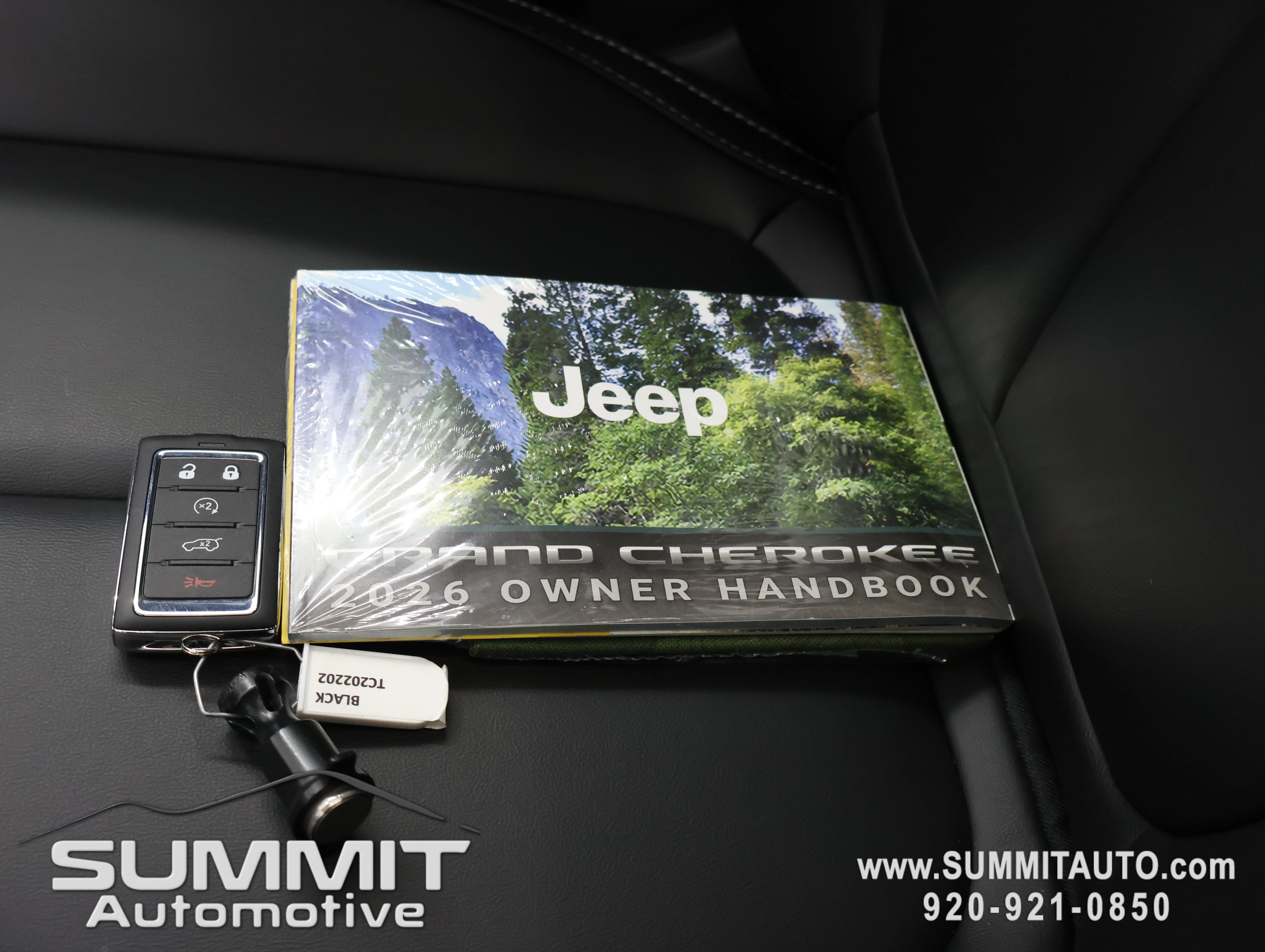 New 2026 Diamond Black Crystal Pearlcoat Jeep Limited image 70