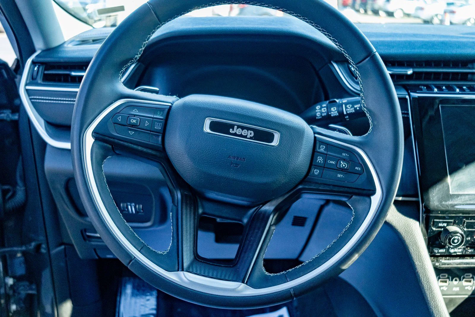 2023 Jeep Grand Cherokee L Laredo - Photo 12