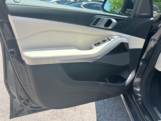 Used 2021 Gray BMW xDrive40i image 10