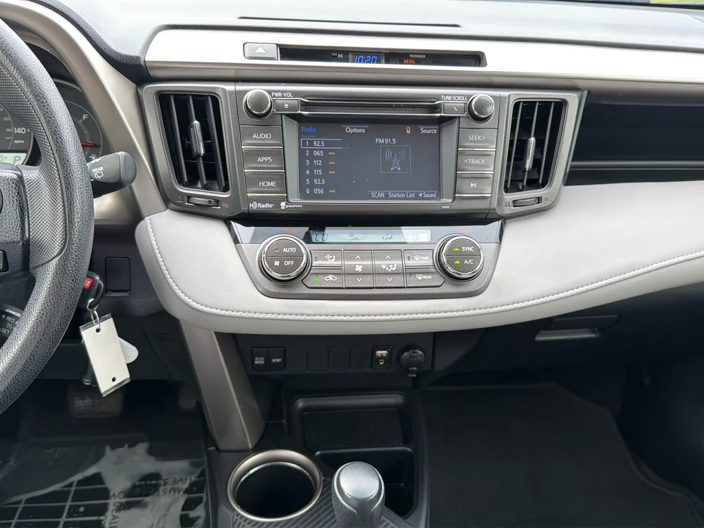 Used 2015 Red Toyota XLE image 35
