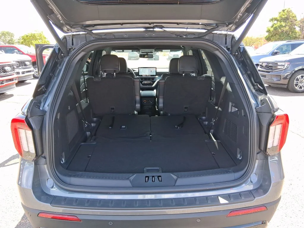 New 2025 Carbonized Gray Metallic Ford ST-Line image 21
