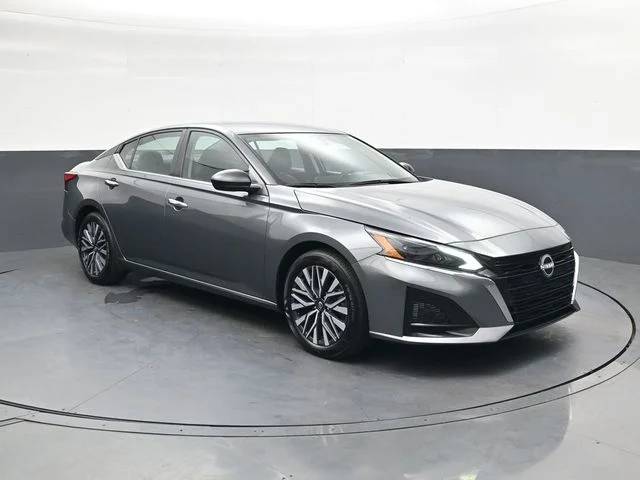 2025 Nissan Altima SV - Photo 2