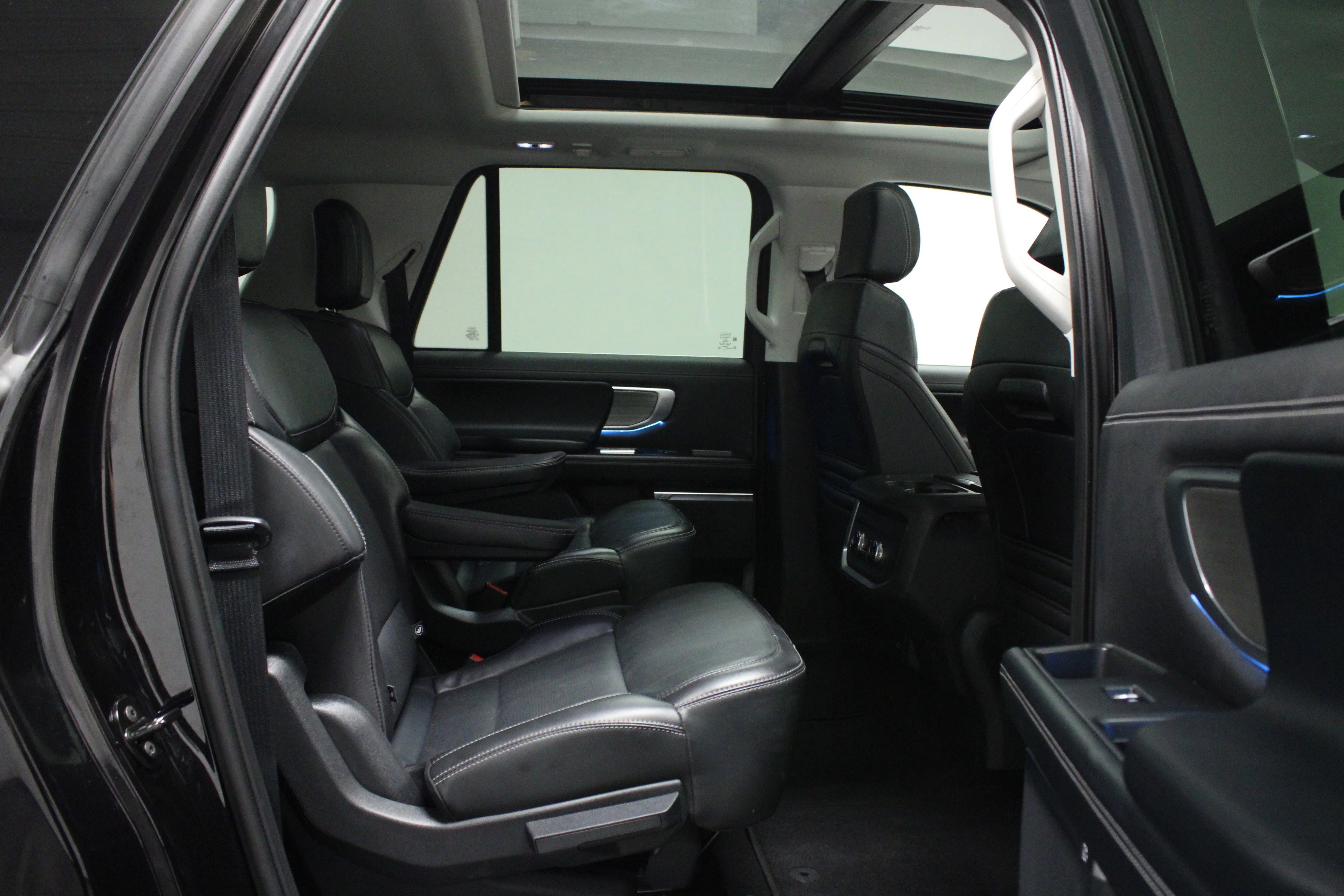 Used 2025 Black Metallic Ford Platinum image 16