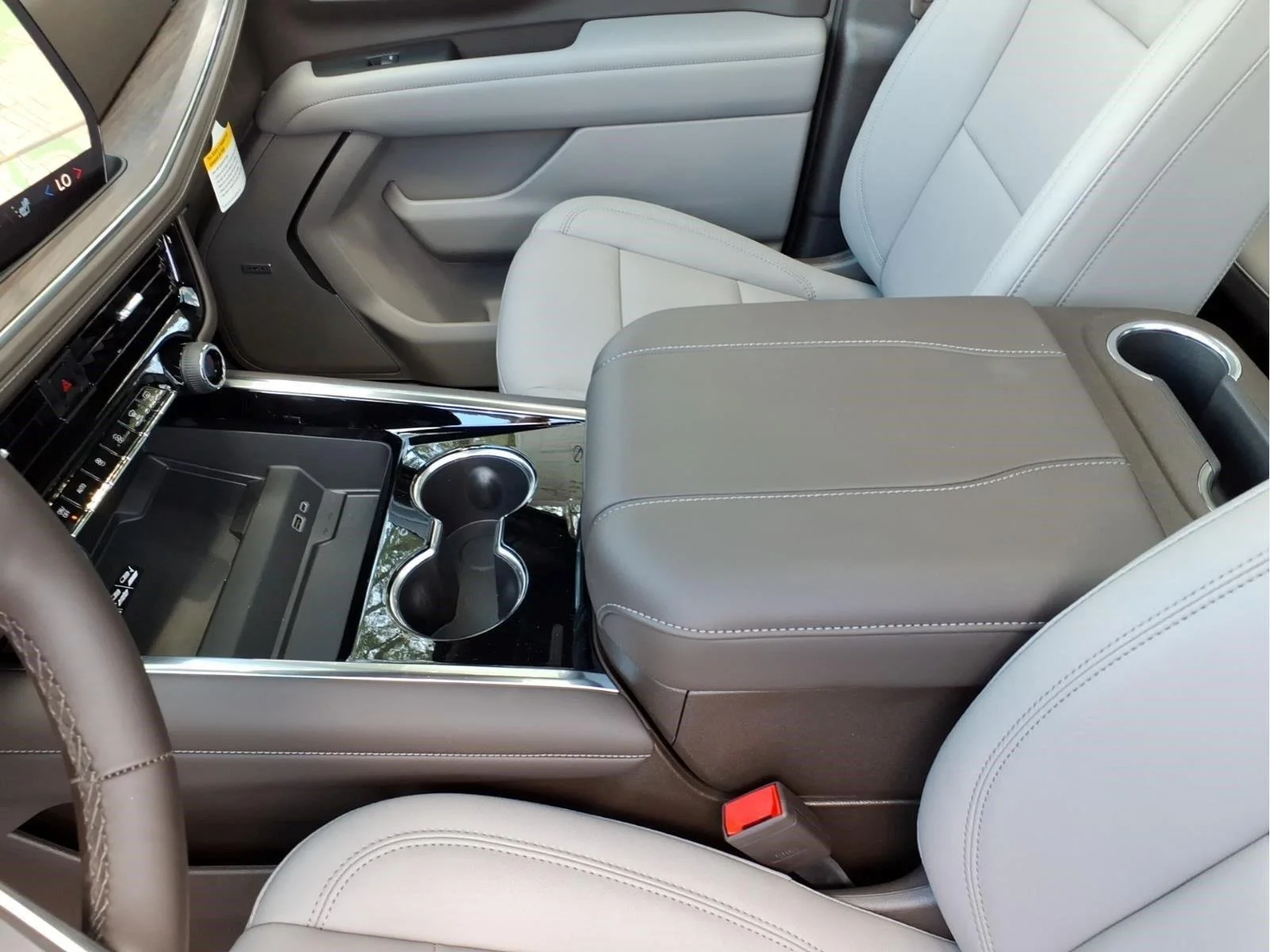 New 2027 Summit White Chevrolet LT image 24