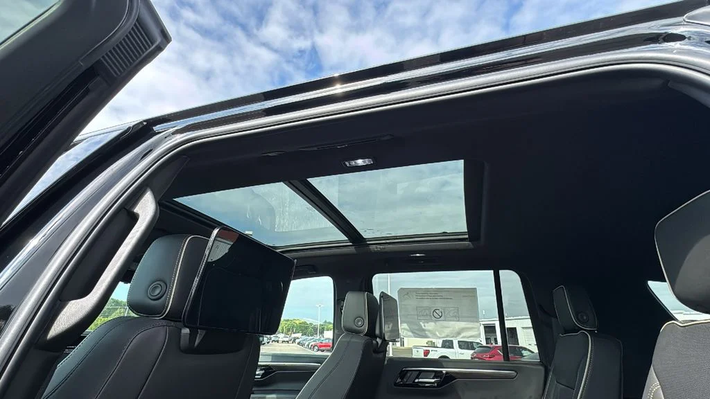 2026 Chevrolet Suburban Premier - Photo 16