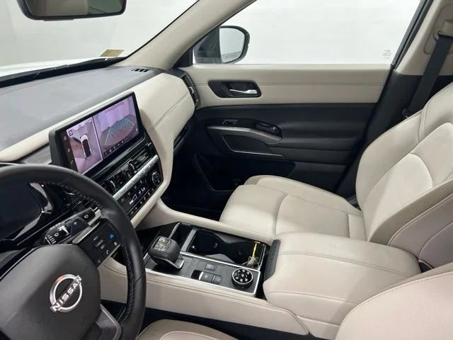 Used 2026 White Nissan SL image 22