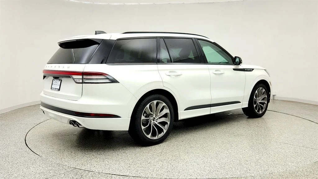 Used 2025 Pristine White Metallic Tri-Coat Lincoln Premiere RWD w/ Jet Pkg & 21