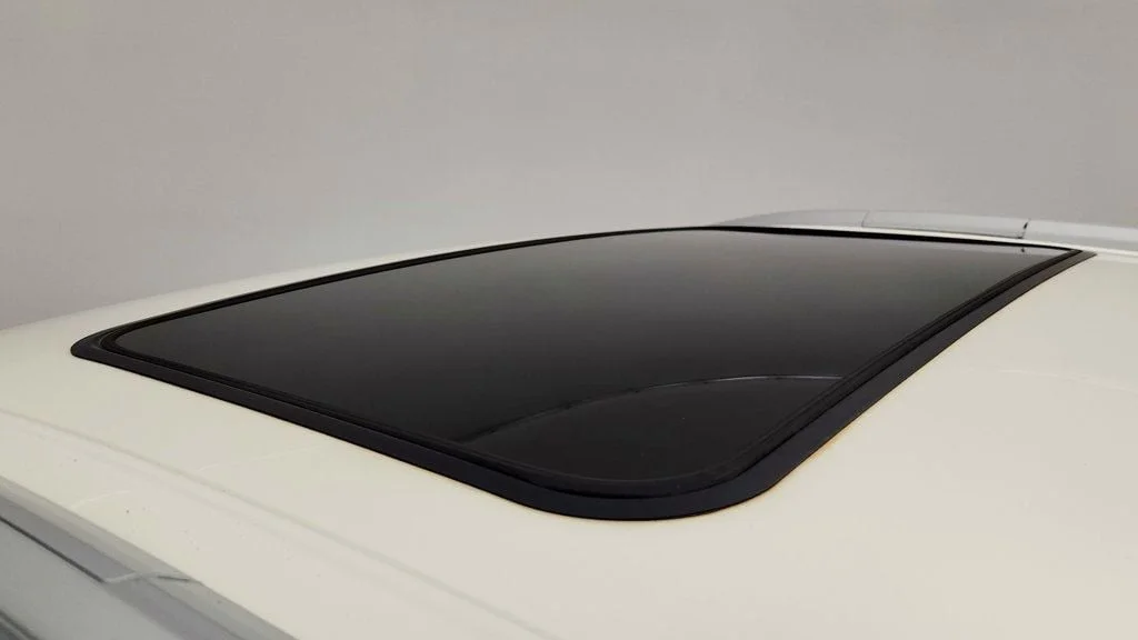 Used 2018 Pearl White Nissan AWD SL image 10