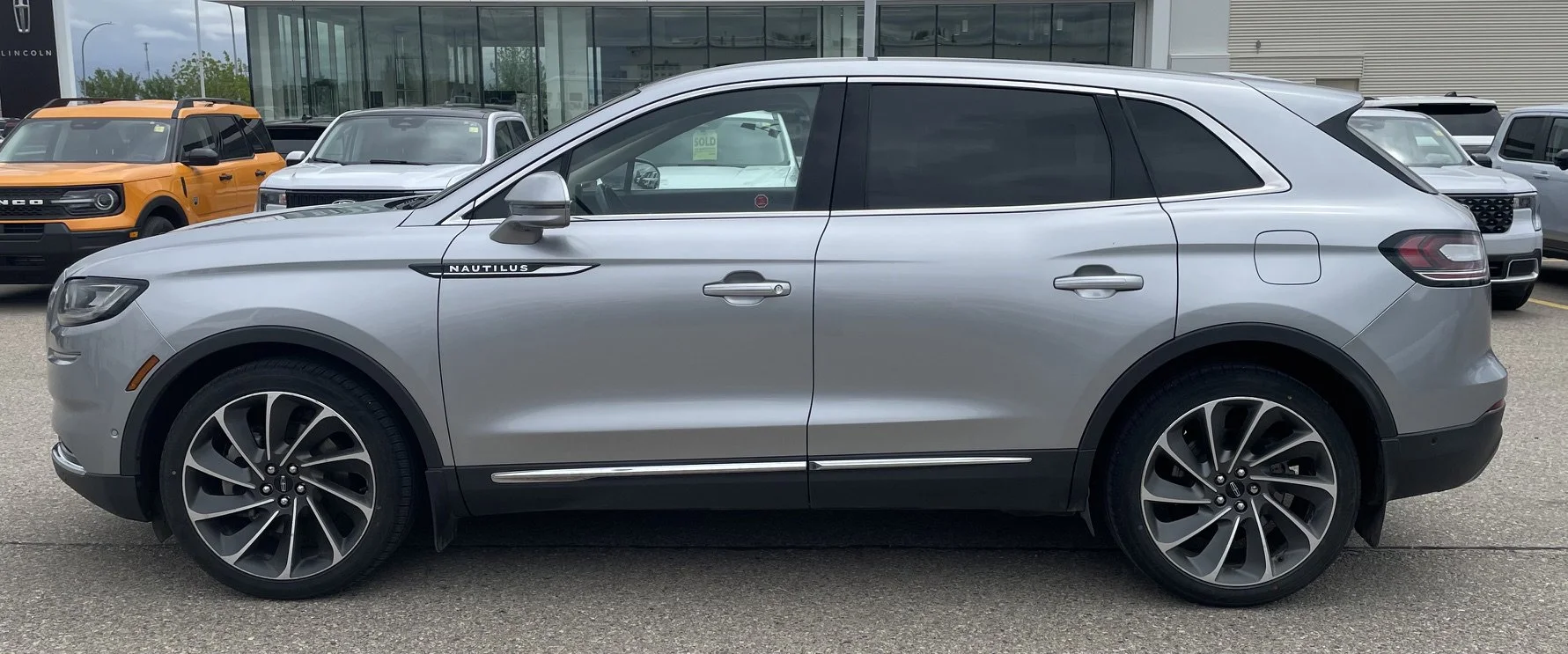 Used 2021 SILVER Lincoln RESERVE AWD **New Arrival** image 2