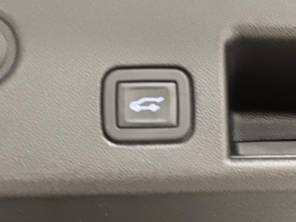 Used 2024 Summit White Chevrolet Premier image 13