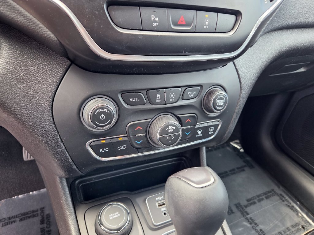 2021 Jeep Cherokee Latitude Lux - Photo 26