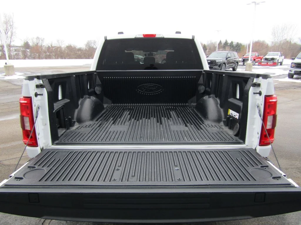 Used 2023 Oxford White Ford XLT image 6
