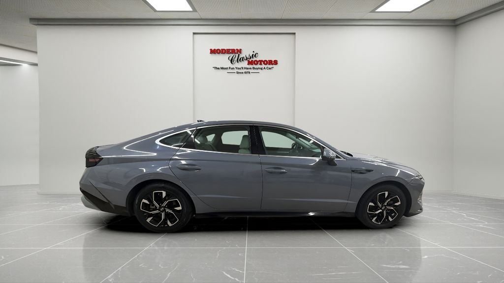 Used 2024 Blue Hyundai SEL image 8