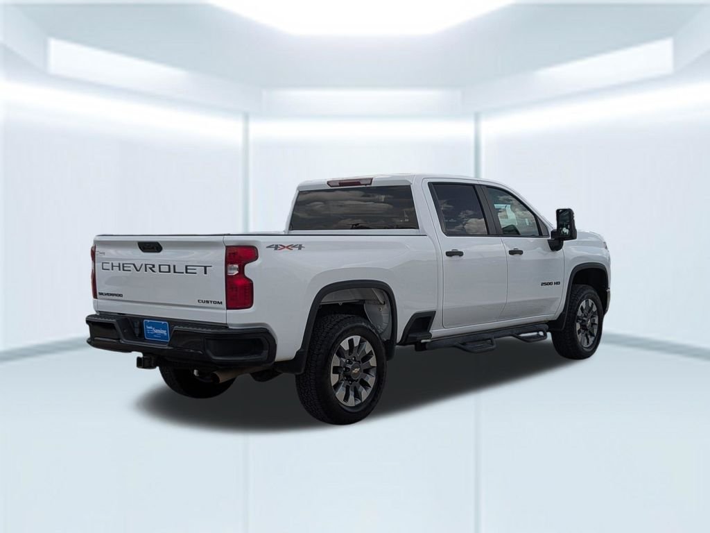 Used 2022 White Chevrolet Custom image 6