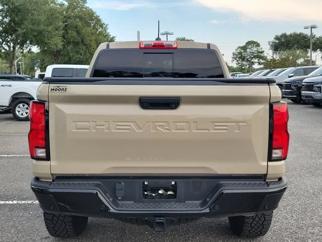 2024 Chevrolet Colorado ZR2 - Photo 8
