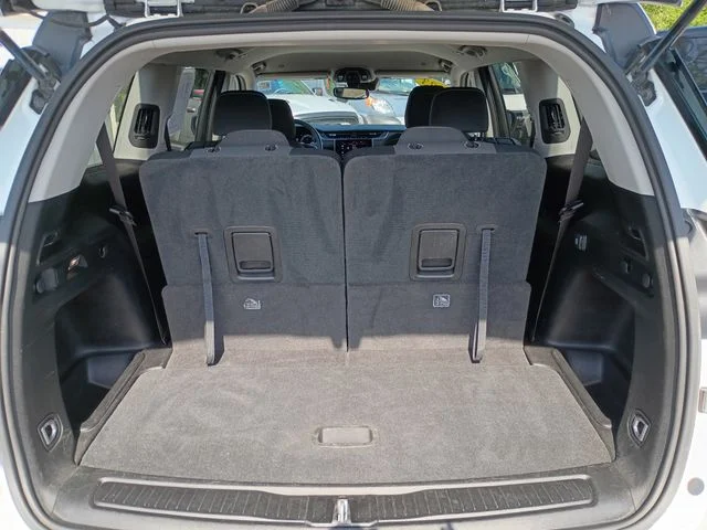 Used 2023 White Jeep Laredo image 20