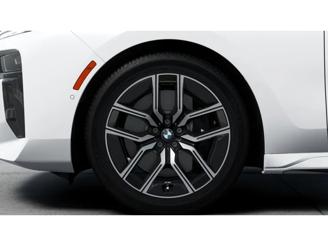 New 2026 Mineral White Metallic BMW 760i xDrive image 7