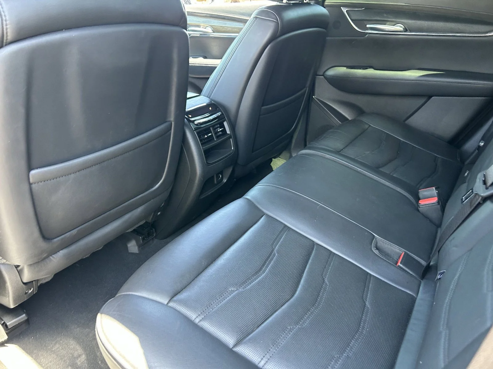 Used 2018 Dark Granite Metallic Cadillac Platinum AWD image 23