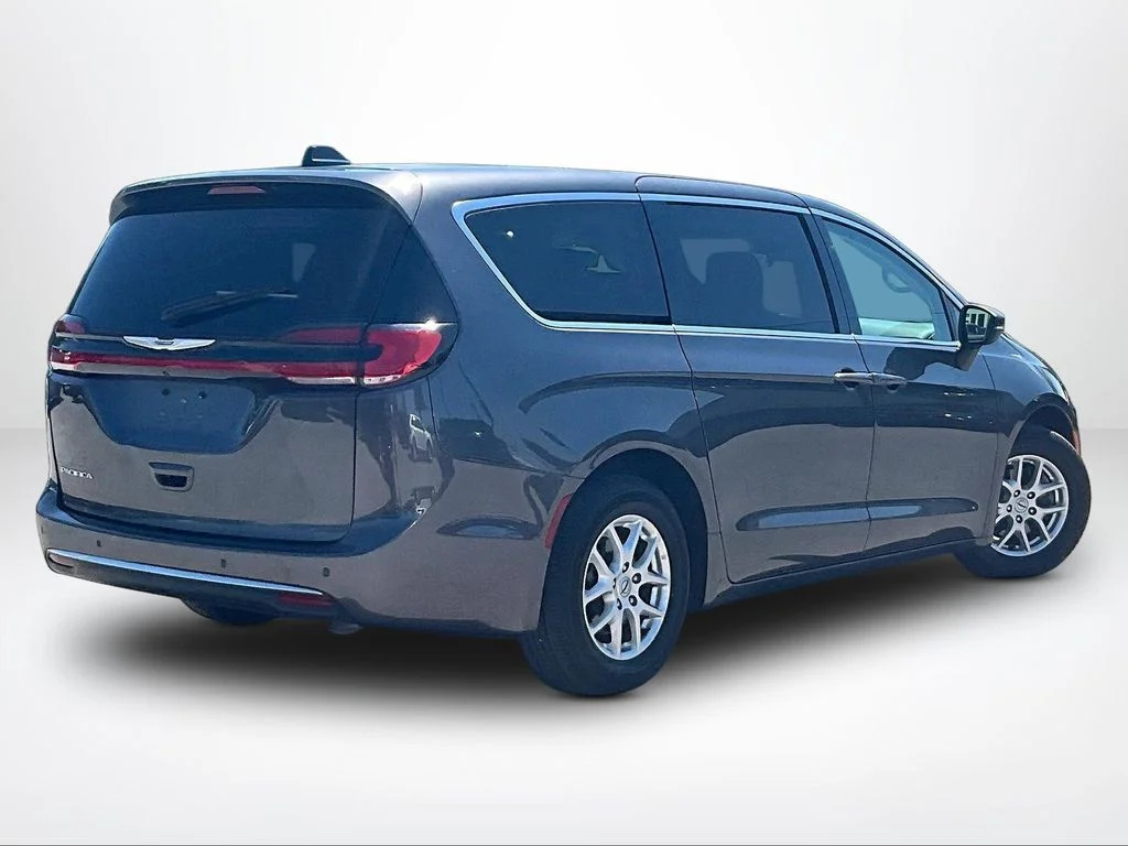 Used 2023 Gray Chrysler Touring L image 3
