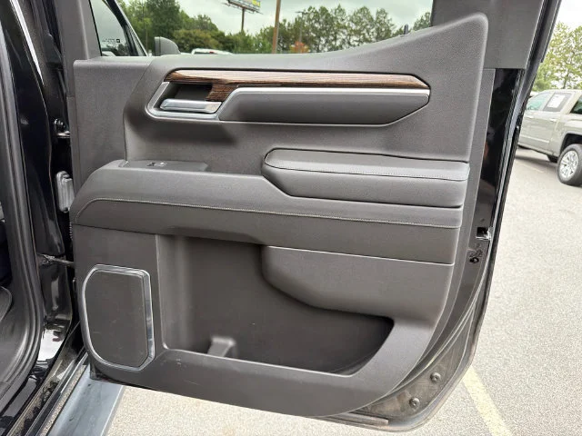 Used 2022 ONYX BLACK GMC Elevation image 16
