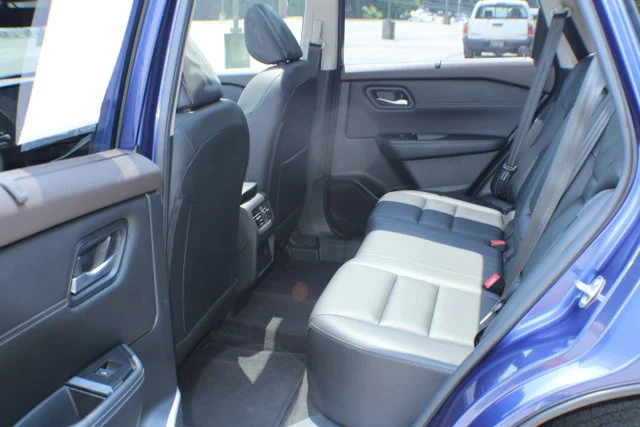 Used 2023 Caspian Blue Metallic Nissan SL image 15