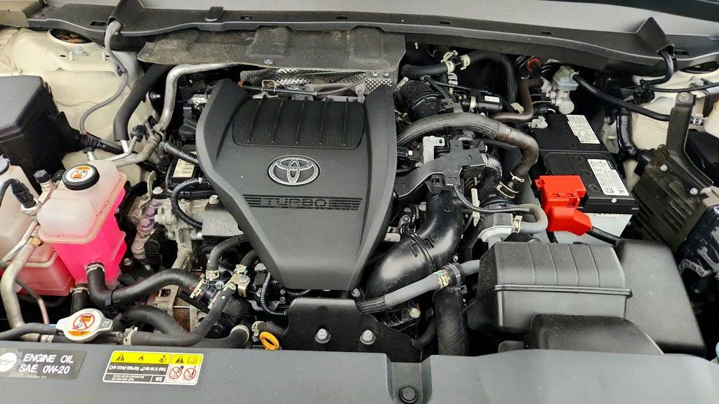 Used 2024 Coastal Cream Toyota XLE AWD w/ Tow Hitch image 40