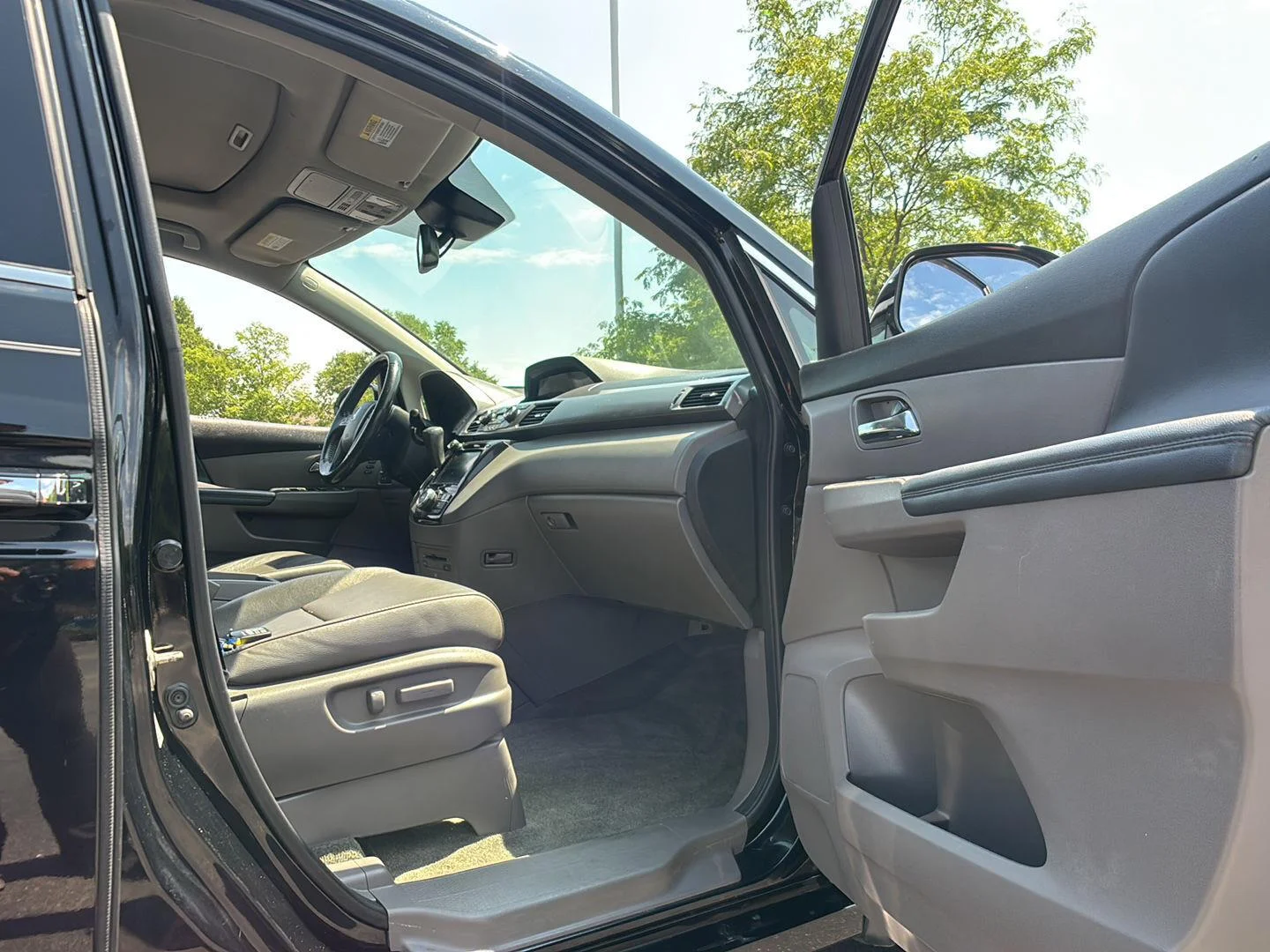 Used 2016 Crystal Black Pearl Honda Touring image 14